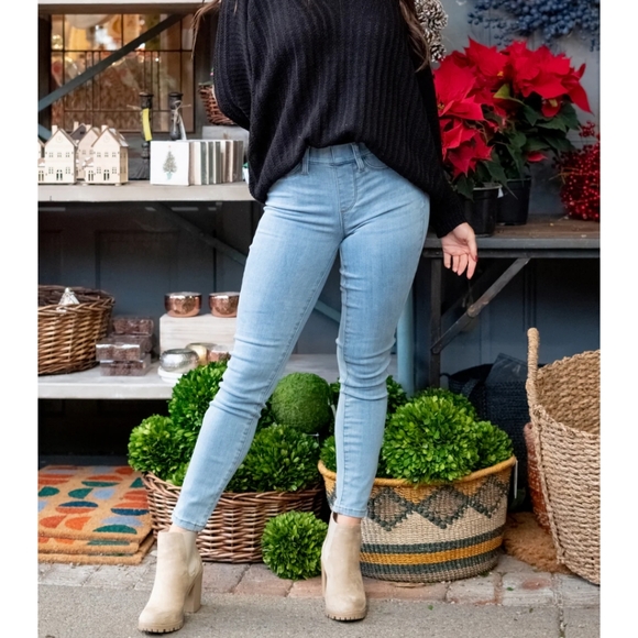 Judy Blue Light Blue Wash Non Distressed Mid Rise Pull On Jeggings 88254 - Picture 5 of 12